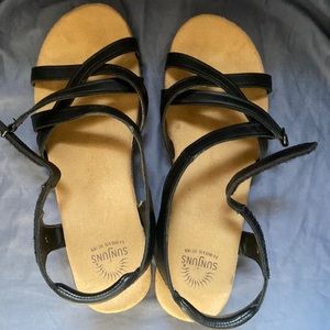 Bass Sunjuns sandals. 9W.
